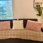 Modern With Balcony Near Vienna Appartamento Wiener Neudorf