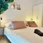 Appartamento Modern With Balcony Near Vienna Wiener Neudorf