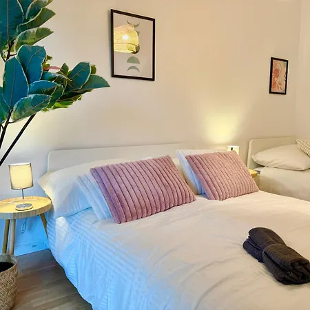 Apartman Modern With Balcony Near Vienna Wiener Neudorf