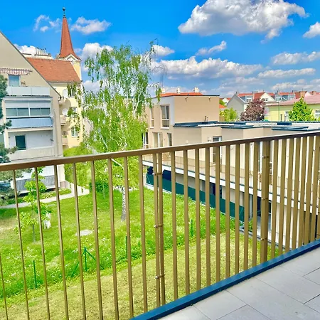 Modern With Balcony Near Vienna Apartman *