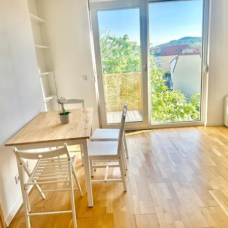 Modern With Balcony Near Vienna Apartman