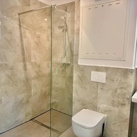 Apartman Modern With Balcony Near Vienna *