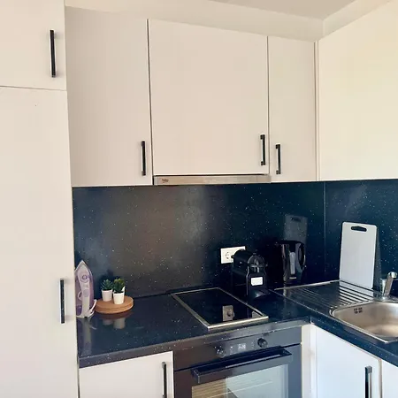 Apartman Modern With Balcony Near Vienna