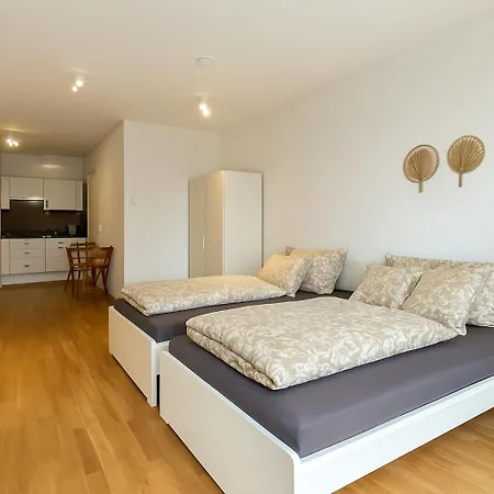 Modern With Balcony Near Vienna Apartman