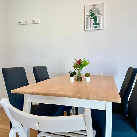 Apartman Modern With Balcony Near Vienna Wiener Neudorf