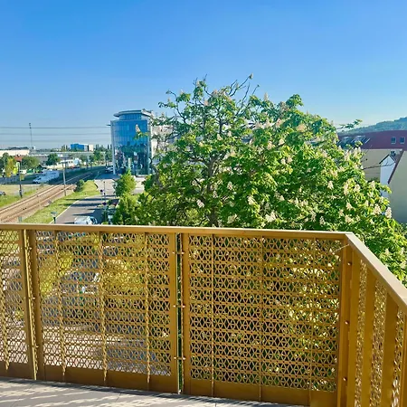 Apartman Modern With Balcony Near Vienna Wiener Neudorf