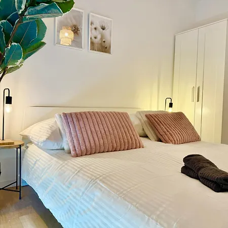 Apartman Modern With Balcony Near Vienna Wiener Neudorf