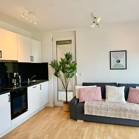 Modern With Balcony Near Vienna Apartman *
