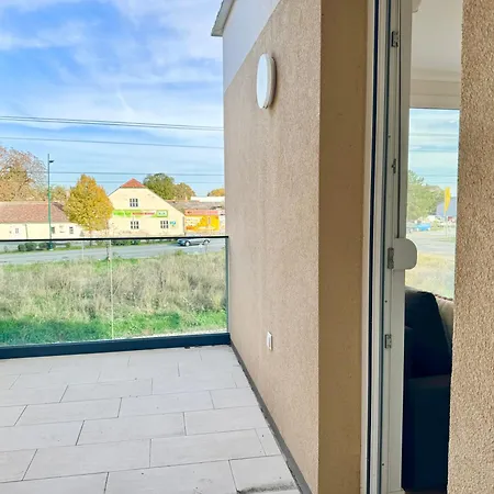 Modern With Balcony Near Vienna Wiener Neudorf