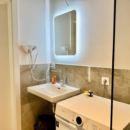 Apartman Modern With Balcony Near Vienna *