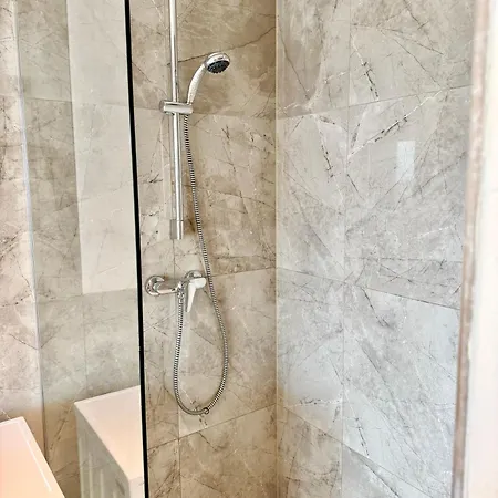 Apartman Modern With Balcony Near Vienna *