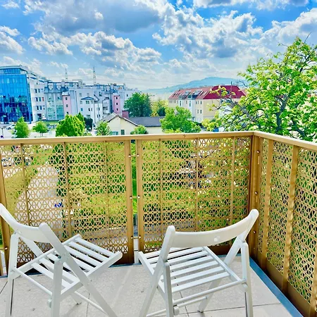 Modern With Balcony Near Vienna *