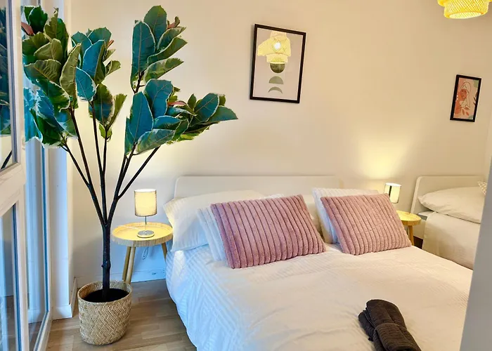 Modern With Balcony Near Vienna *