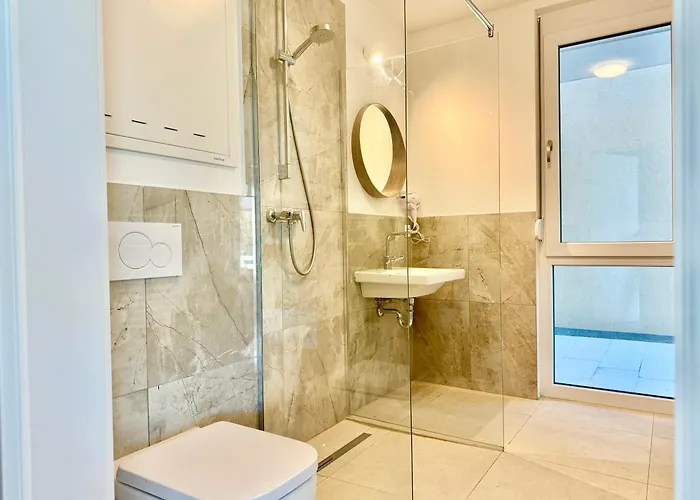 Modern With Balcony Near Vienna Apartman