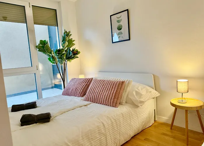 Modern With Balcony Near Vienna