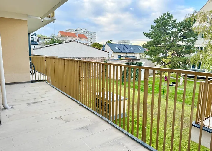 Modern With Balcony Near Vienna Apartman *