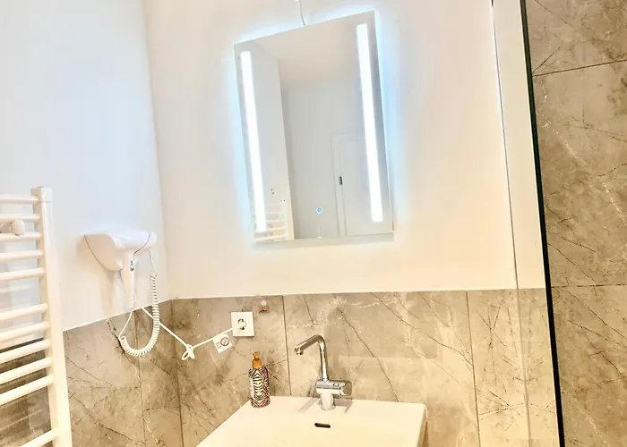 Apartman Modern With Balcony Near Vienna