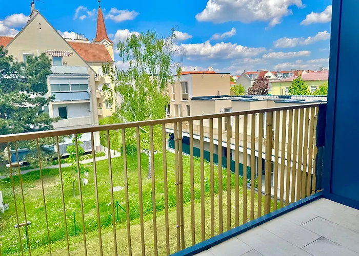Modern With Balcony Near Vienna Apartman *