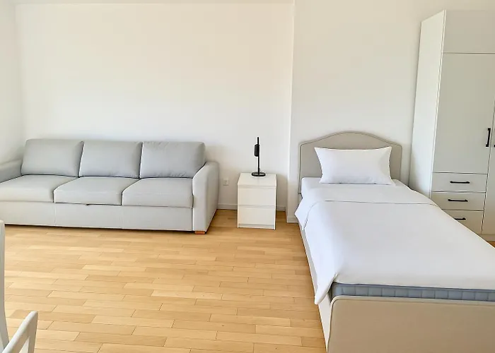 Apartman Modern With Balcony Near Vienna *