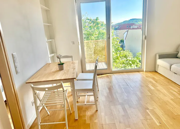 Modern With Balcony Near Vienna Apartman