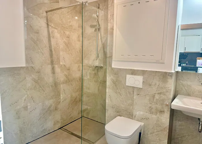 Apartman Modern With Balcony Near Vienna *