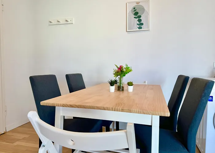 Apartman Modern With Balcony Near Vienna Wiener Neudorf