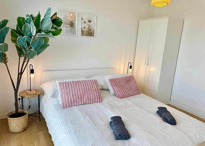 Modern With Balcony Near Vienna *