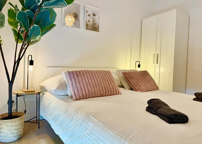 Apartman Modern With Balcony Near Vienna Wiener Neudorf