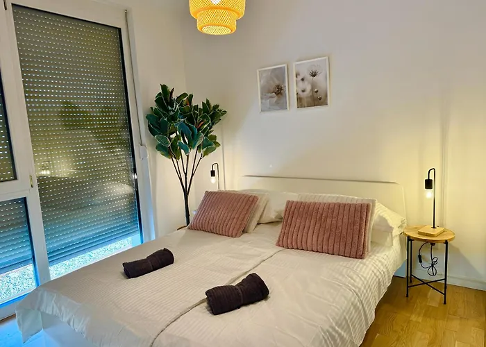 Modern With Balcony Near Vienna Apartman *