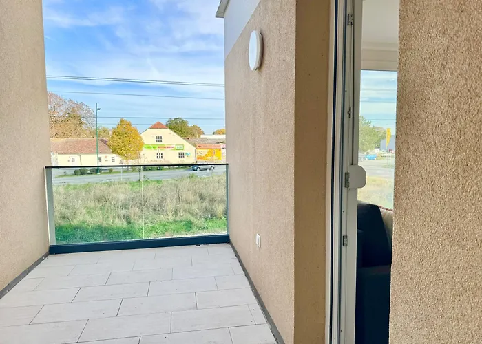 Modern With Balcony Near Vienna Wiener Neudorf