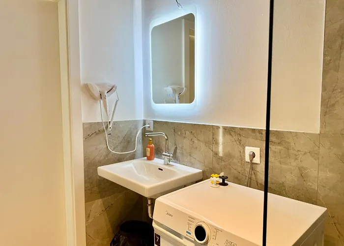 Apartman Modern With Balcony Near Vienna *