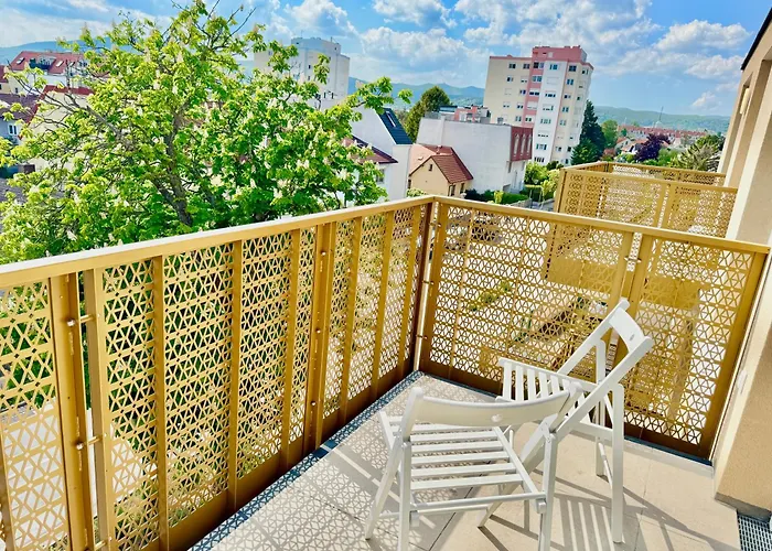 Modern With Balcony Near Vienna Wiener Neudorf